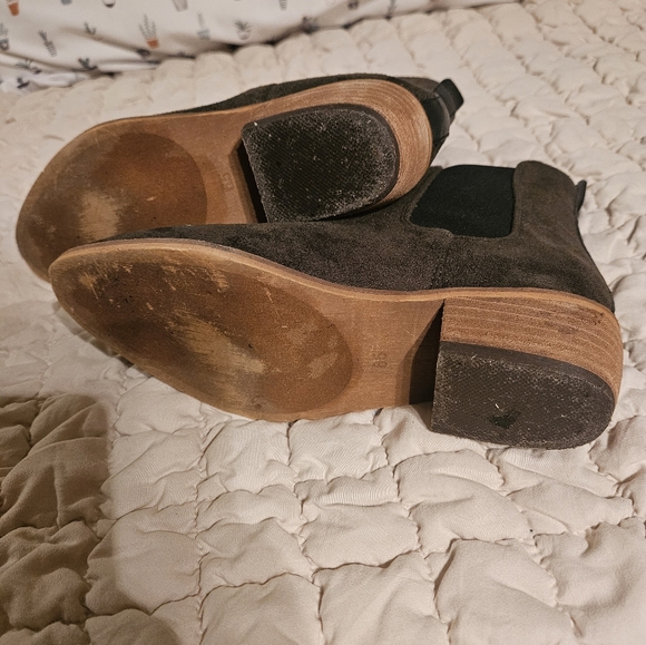 Boots - Picture 6 of 6